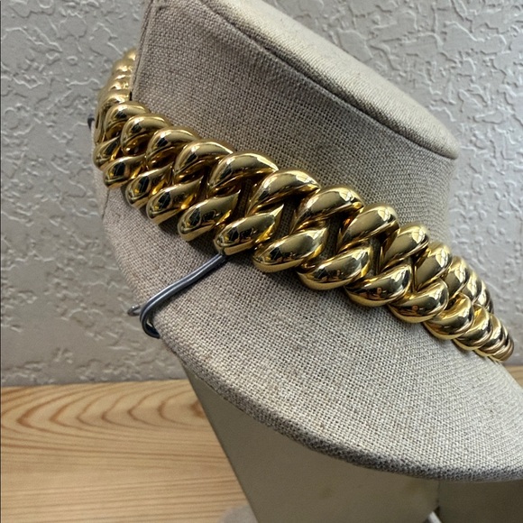 Salone Monet Bold Gold Necklace - Picture 4 of 6